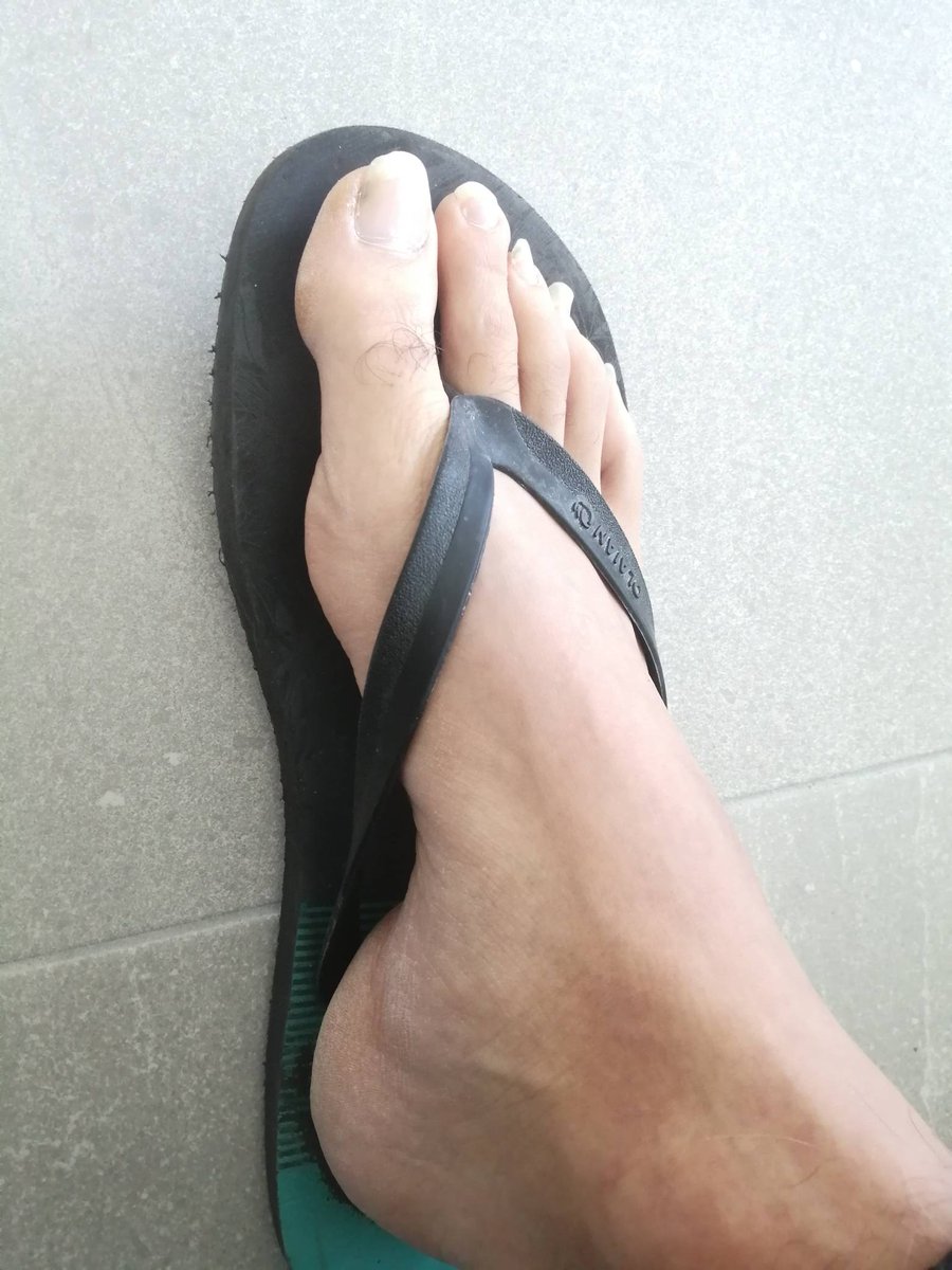 JFit02's tweet photo. Rt si toi aussi tu aime les pieds avec des ongles 🌶️
Et mp si tu veut y goûter et être soumis 🌶️🍌💶 https://t.co/ZwM6bYswLC