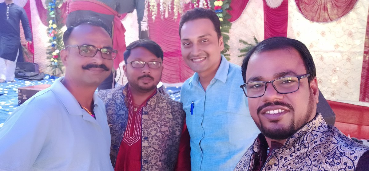 mkm84097's tweet photo. कबेला में खूबसूरत ग़ज़ल के कार्यक्रम के संपन्न होने के साथ ही सहरसा के लिये निकल चुका हूँ।आज की रात्रि की महफ़िल में मिलते हैं खूबसूरत ग़ज़लों के साथ ।आप सभी का इंतज़ार रहेगा 🙏🙏💖💖💖🌹🌹🌹🌹🌹🌹
#mahfilemanas #gazal #Singer 
@Krishna07428147 https://t.co/4NQ1bClg07