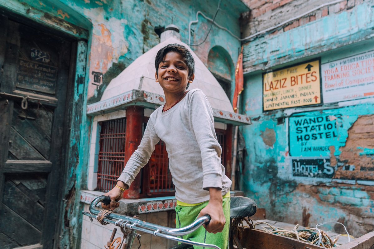 capturexindia's tweet photo. #streetsofvaranasi https://t.co/67irctnJ1w