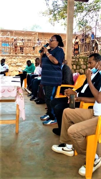MagazineJimbere's tweet photo. 🔴 Hier, exposition des plantes traditionnelles #burundi-aise (#inumpu, #isogo, #impande...) à #Giheta (@Gitega) par les agriculteurs accompagnés par la @FAOBurundi. "Et la banque des semences de ces sortes de plantes va bientôt être introduite" https://t.co/NgeeVOGUY3 https://t.co/XsqVgHnbTR