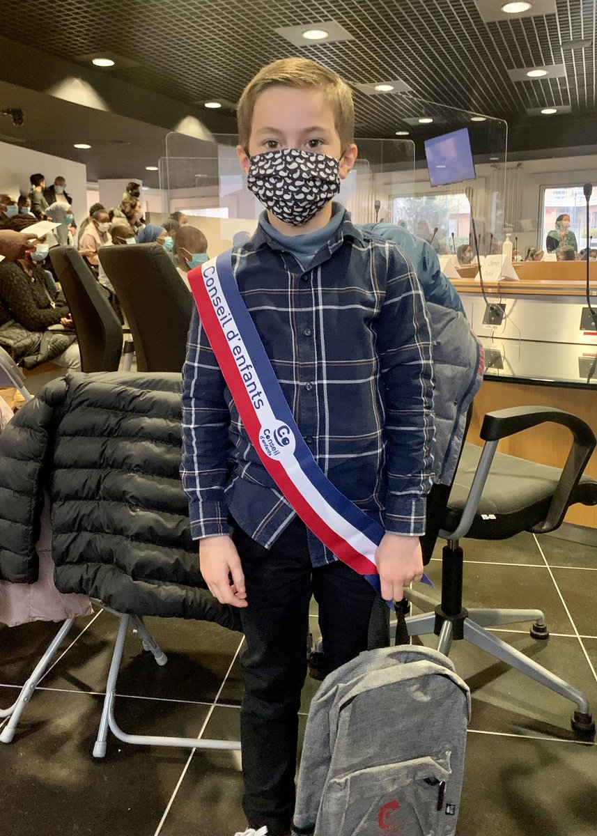 alexandrepueyo's tweet photo. Installation du Conseil d’enfants de #Cergy ce matin en Mairie 🇫🇷 !
Moment émouvant & particulier quand son fils a été élu.
S’investir pour les autres & sa ville est toujours une belle ambition. Je suis très fier de lui, je ne l’aurais pas fait à son âge 😉
#conseildecole https://t.co/HDftXI402v