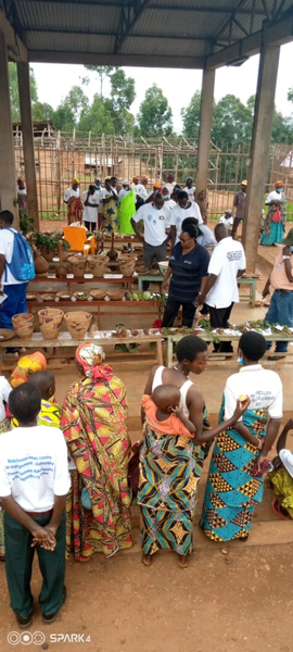 MagazineJimbere's tweet photo. 🔴 Hier, exposition des plantes traditionnelles #burundi-aise (#inumpu, #isogo, #impande...) à #Giheta (@Gitega) par les agriculteurs accompagnés par la @FAOBurundi. "Et la banque des semences de ces sortes de plantes va bientôt être introduite" https://t.co/NgeeVOGUY3 https://t.co/XsqVgHnbTR