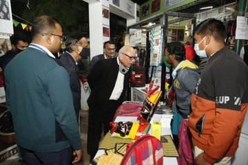 TribesIndiaWB's tweet photo. Sh. Bhaskar Khulbe, Advisor to the Hon'ble PM visited #AadiMahotsav on 19th Nov 21 and took a tour of the stalls put up by the tribal artisans while interacting with them about the art forms on display, their tribe, culture, etc. 

#Vocal4Local #buytribal https://t.co/ymipstNeGi