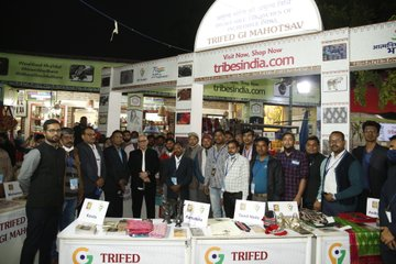 TribesIndiaWB's tweet photo. Sh. Bhaskar Khulbe, Advisor to the Hon'ble PM visited #AadiMahotsav on 19th Nov 21 and took a tour of the stalls put up by the tribal artisans while interacting with them about the art forms on display, their tribe, culture, etc. 

#Vocal4Local #buytribal https://t.co/ymipstNeGi