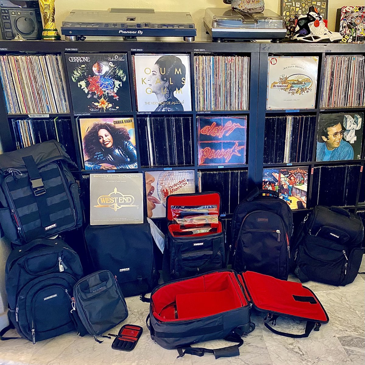 djmasterforever's tweet photo. Music is the answer #djmaster #lifestyle #travel #djlife #events #dj #djmasterforever #pioneerdjfrance #magmadjbags https://t.co/obokGzzJ2y