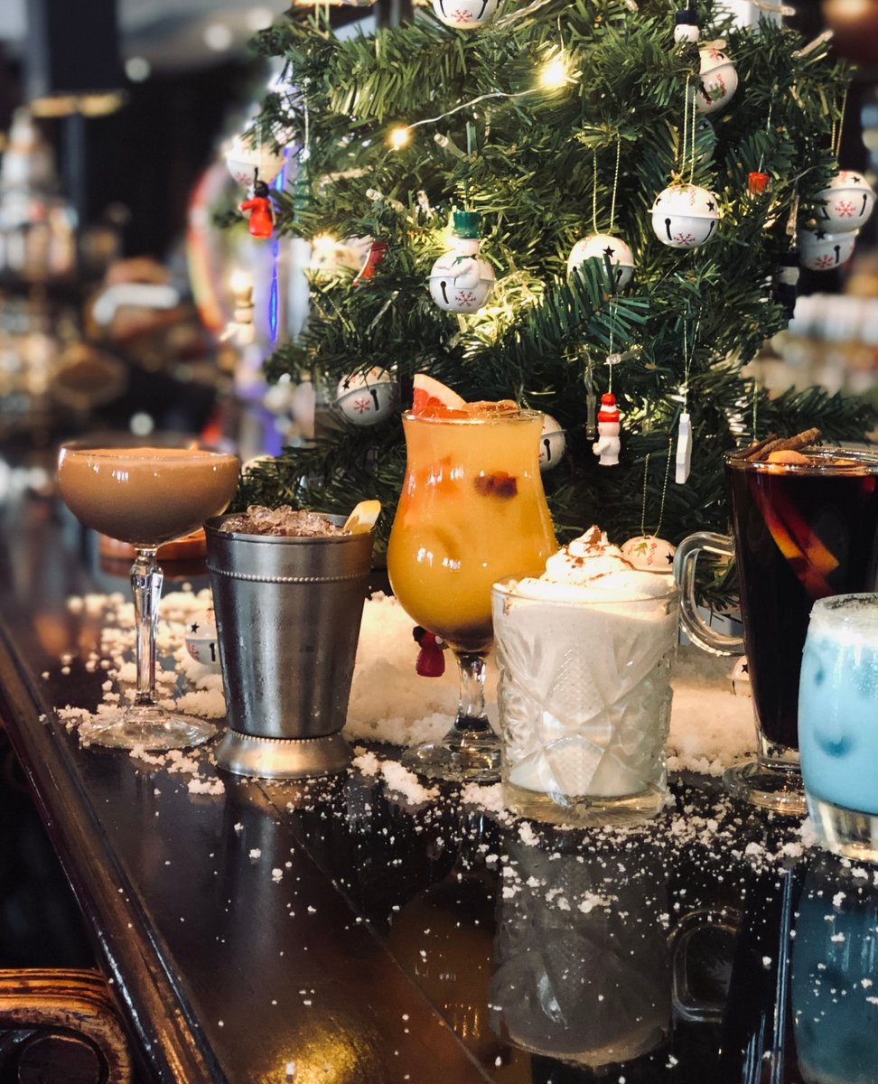 Daily through the month of December  
12h00 - 22h00  
The Lighthouse Bar  
R220 per person 
 
For more information about this and other exciting offers, please click the link below: 
oysterboxhotel.com/dining-and-dri…