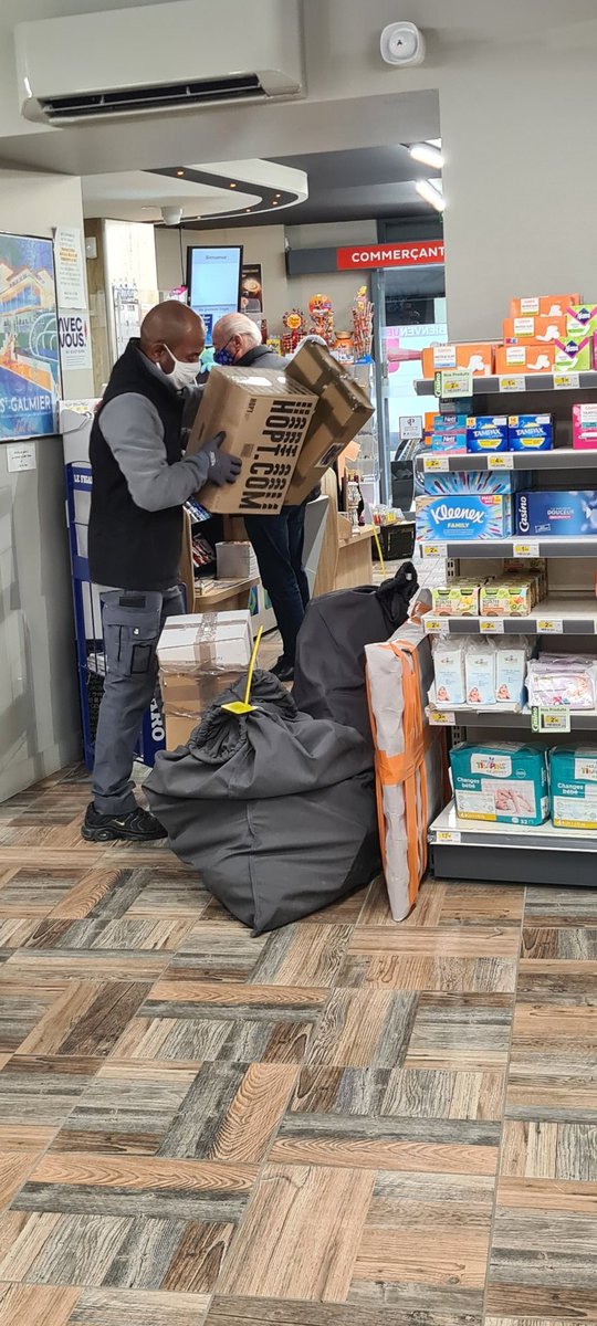 PHILIPPECOY's tweet photo. Magnifique établissement #transformé il y a deux ans avec un déplacement sur la  place de St Galmier. #relaiscolis #alimentation #paiementdeproximite #produits locaux @FDJ #presse #clés 🔑 un commerce d'utilité locale 👍♦️ https://t.co/GHDDaB7wOe