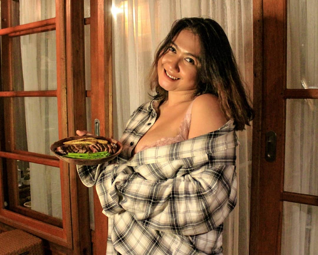 AngelinGoly's tweet photo. Aku masakin steak yaaahh 😊
Sayurannya pake tumis jagung muda sama Asparagus aja yaahh . https://t.co/sSiLIQLjAN