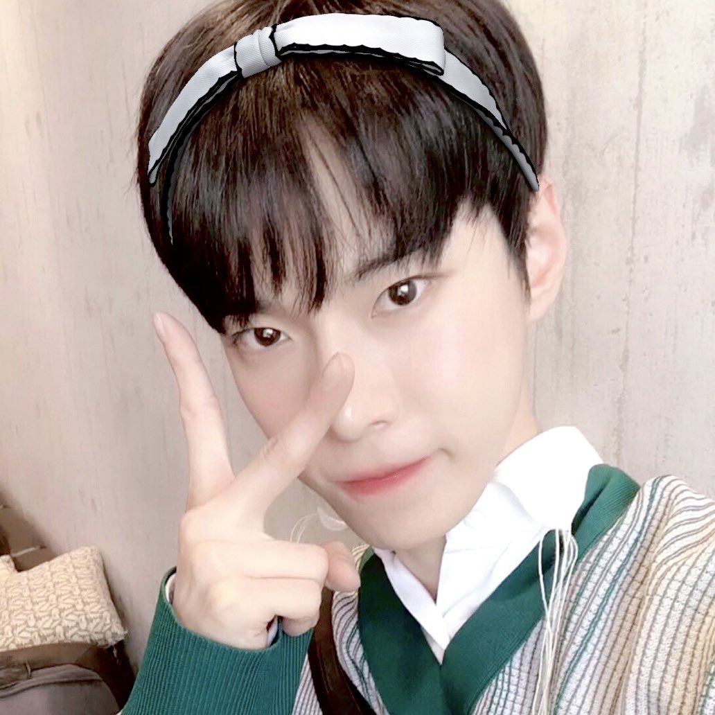 แจ้มแดงอ่องตอง ♡︎—♡︎ 🎀