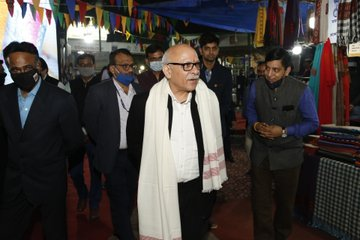 TribesIndiaWB's tweet photo. Shri Bhaskar Khulbe, Advisor to Hon'ble Prime Minister visited "Aadi Mahotsav" organized at Dilli Haat and enjoyed the cultural program along with Managing Director-TRIFED. He appreciated the work of the artisans and requested everyone to come to Aadi Mahotsav with family. https://t.co/w6jKXl9pfR