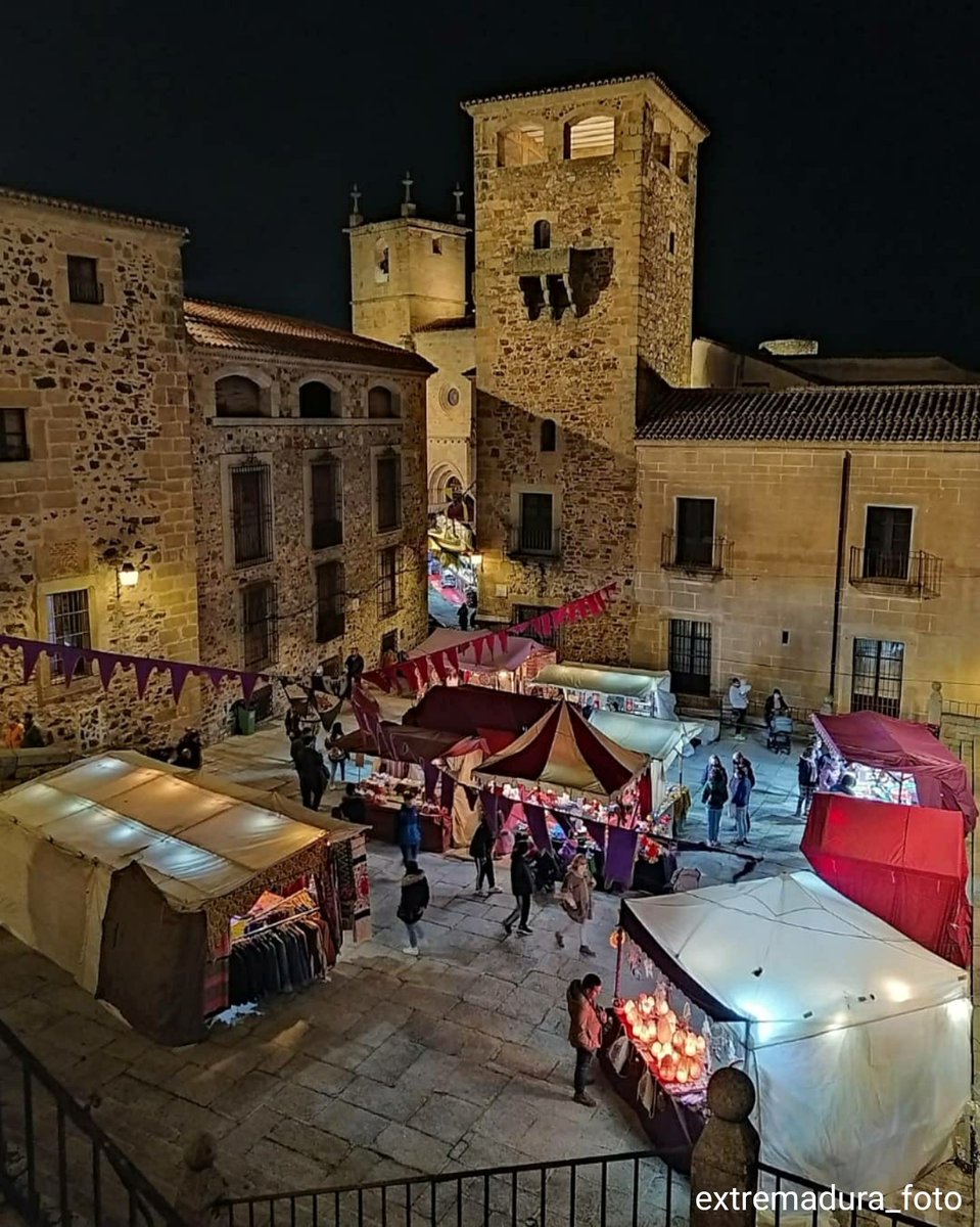 ✔#RinconesxDescubrir en la Provincia de Cáceres, en #Cáceres, Mercado Medieval de las Tres Culturas, foto en Instagram de #extremadura_foto 

𝑪á𝒄𝒆𝒓𝒆𝒔, #𝒍𝒊𝒗𝒊𝒏𝒈𝒍𝒂𝒗𝒊𝒅𝒂𝒓𝒆𝒍𝒂𝒙
#VolverALoQueAmas 🌍🥰