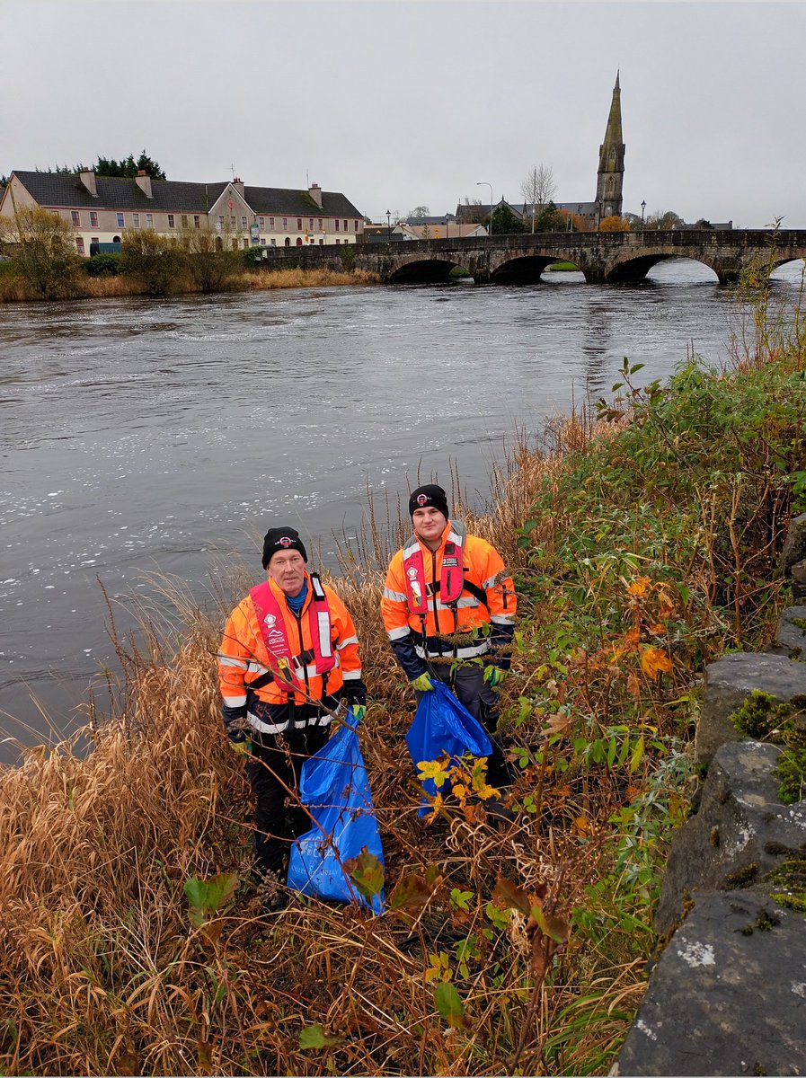 ChamberBallina's tweet photo. Throwback to last weekends 'Mayos #ClimateCall to Action' in #Ballina as River Moy Search &amp; Rescue hosted a River Cleanup, the river is our most valuable asset, Keep it Clean. https://t.co/lMJzODbtoo