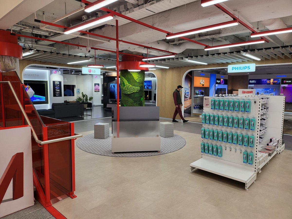 the_industrious's tweet photo. Had the opportunity to visit the brand new #mediamarkt customer-centric Tech Village concept store in Rotterdam. 

Check out our website on Monday, 29 November for a blog post about how elements of this #retailexperience advance the evolution of the #shopperjourney. https://t.co/kYOA1JYbeP