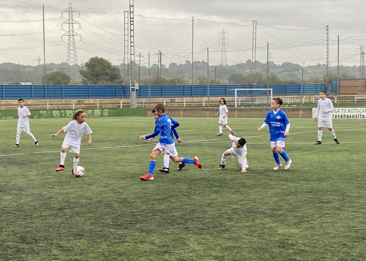 CFCRACKS's tweet photo. Nueva victoria del BENJAMIN A @CFCRACKS 2-1 ante el @MTSmassamagrell con doblete de Aitor. Los chicos de Guille y Hector ya encadenan cuatros triunfos consecutivos en la Liga A. 
⚽️⚽️👏👏👏 https://t.co/rrH3fHXw0o
