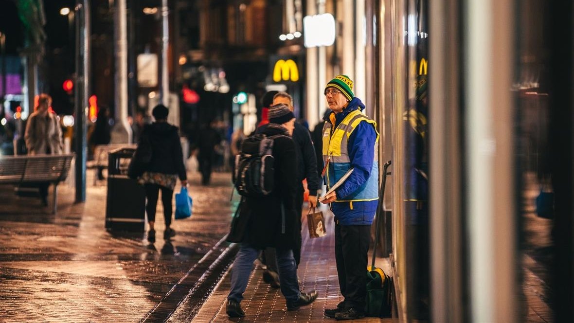 bigissuenorth's tweet photo. Our vendors sell on agreed pitches in city centres and out of town areas across the North West, Yorkshire and Humber. 
⁠
To find your nearest vendor, use our 'Find A Vendor' tool on our website: https://t.co/RkMbBi9hYC

#bigissuenorth #fundraising #workingnotbegging https://t.co/zZpeDbZ9Ii