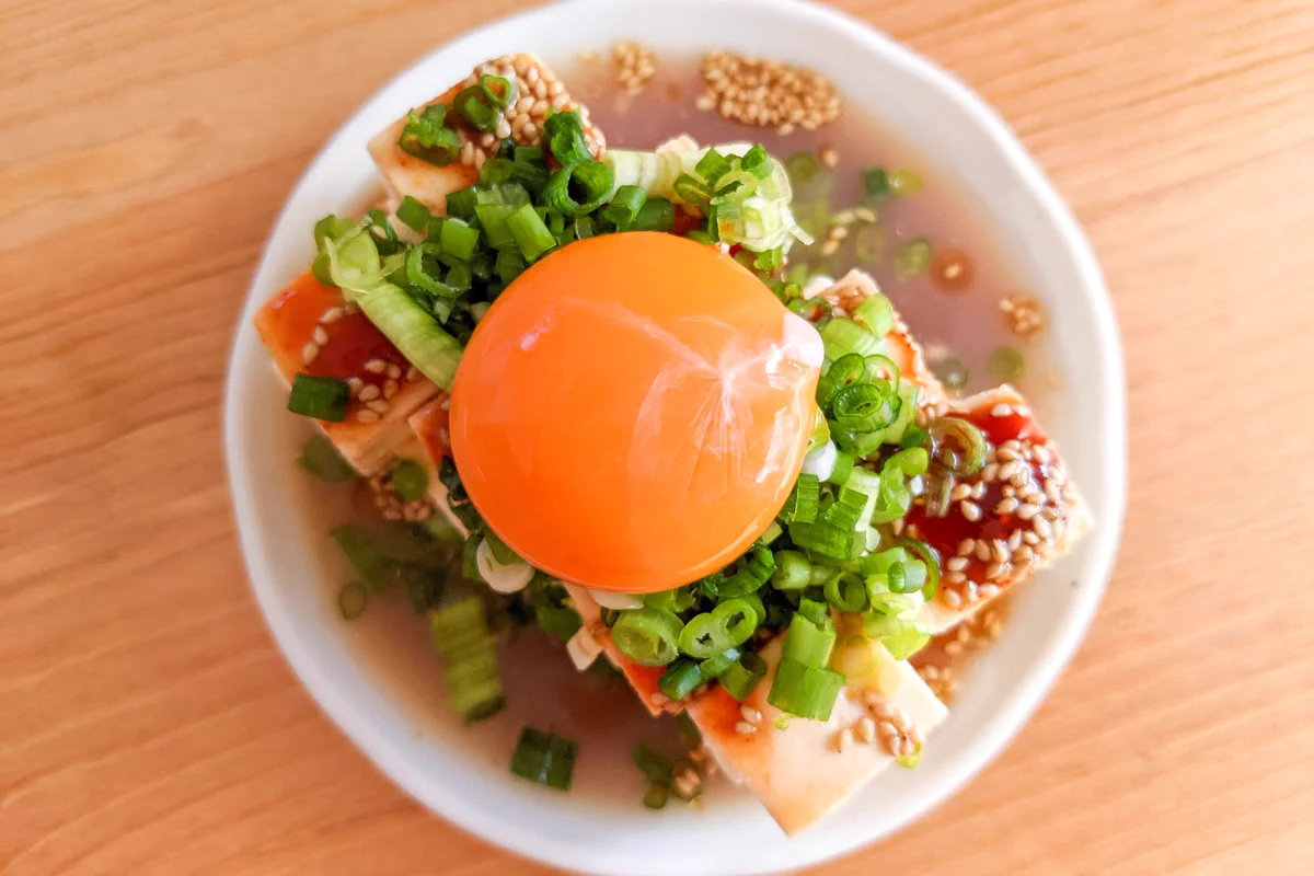 これならダイエット中でも罪悪感なく食べられるかも！ユッケ風お豆腐レシピ！
