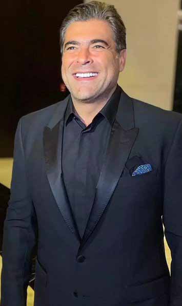 bisara7a's tweet photo. خاص- وائل كفوري يصدح حبًا وتألقًا من دبي
https://t.co/mQc8iYZAof
@waelkfoury @eddyghanem @MaherKhoukhaji @live_spotlight 
#مشاهير #فن #موسيقى #وائل_كفوري #لبنان #سبوت_لايت #دبي https://t.co/bmZMctQuaQ