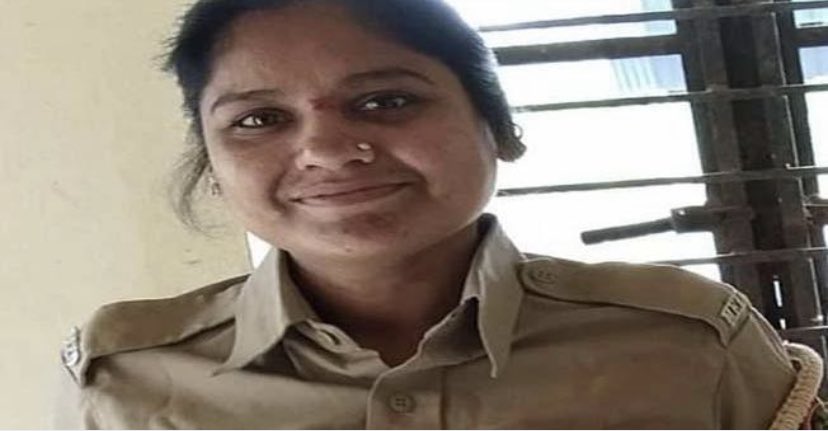 Today Mrs. Swati Dhumane a forest guard in Tadoba Tiger Reserve lost her life as a Tigress attacked her while she was patrolling. The full story is chilling and shows how brave these green soldiers are. May her soul rest in peace. Om shanti.