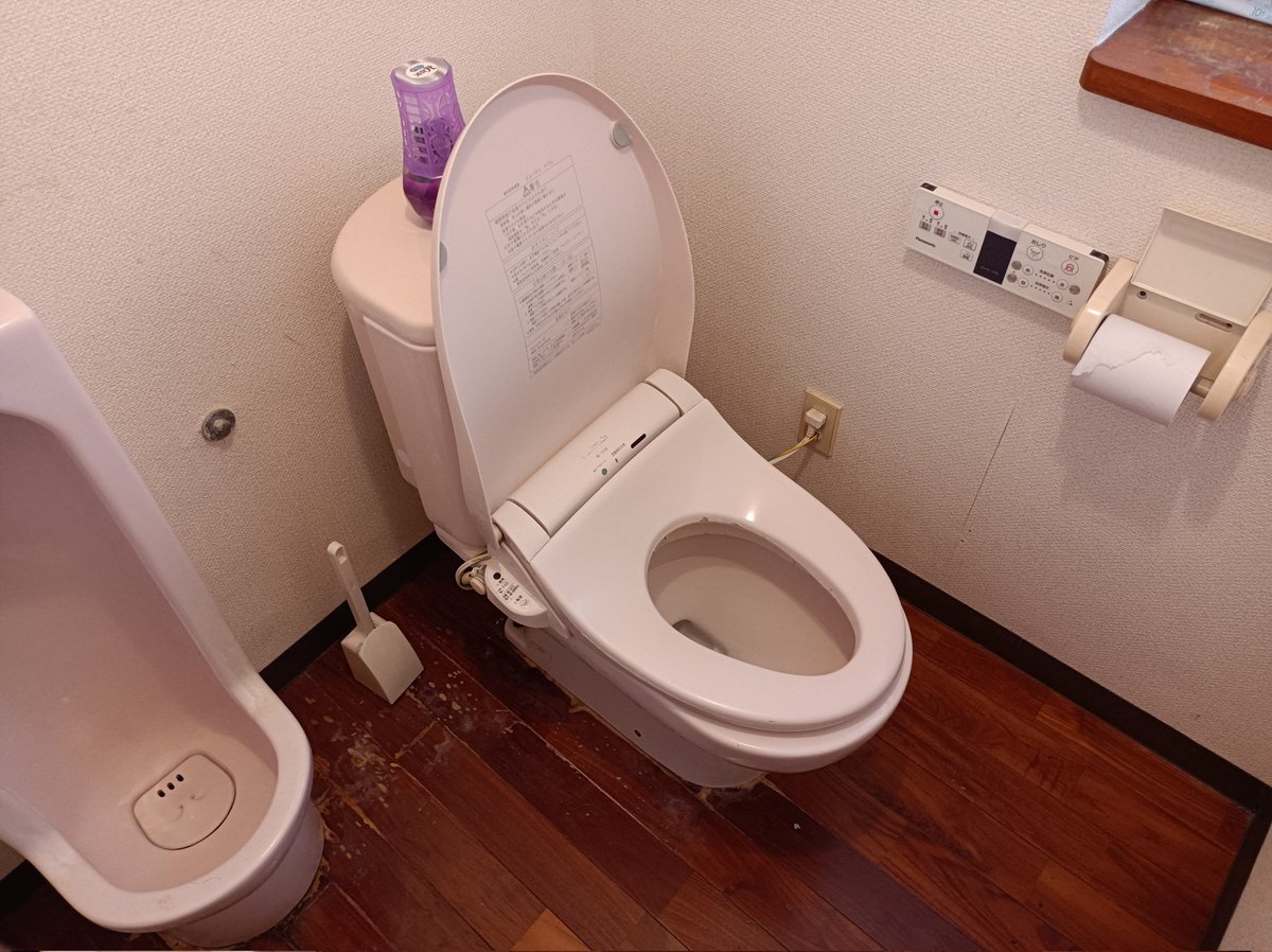 陶器便器です。珍しいコレクションです。 TOYO on X