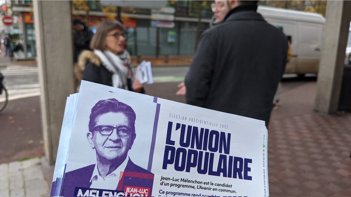 cyril_fi's tweet photo. À Douai, le programme plaît ! On lâchera rien, plus que 5 mois 🥳
« C'est la vérité, y a que Mélenchon qui se bat pour nous, bon courage ! » Merci les gens ✊ #Melenchon2022 #MelenchonProgramme https://t.co/90yt0RoF27