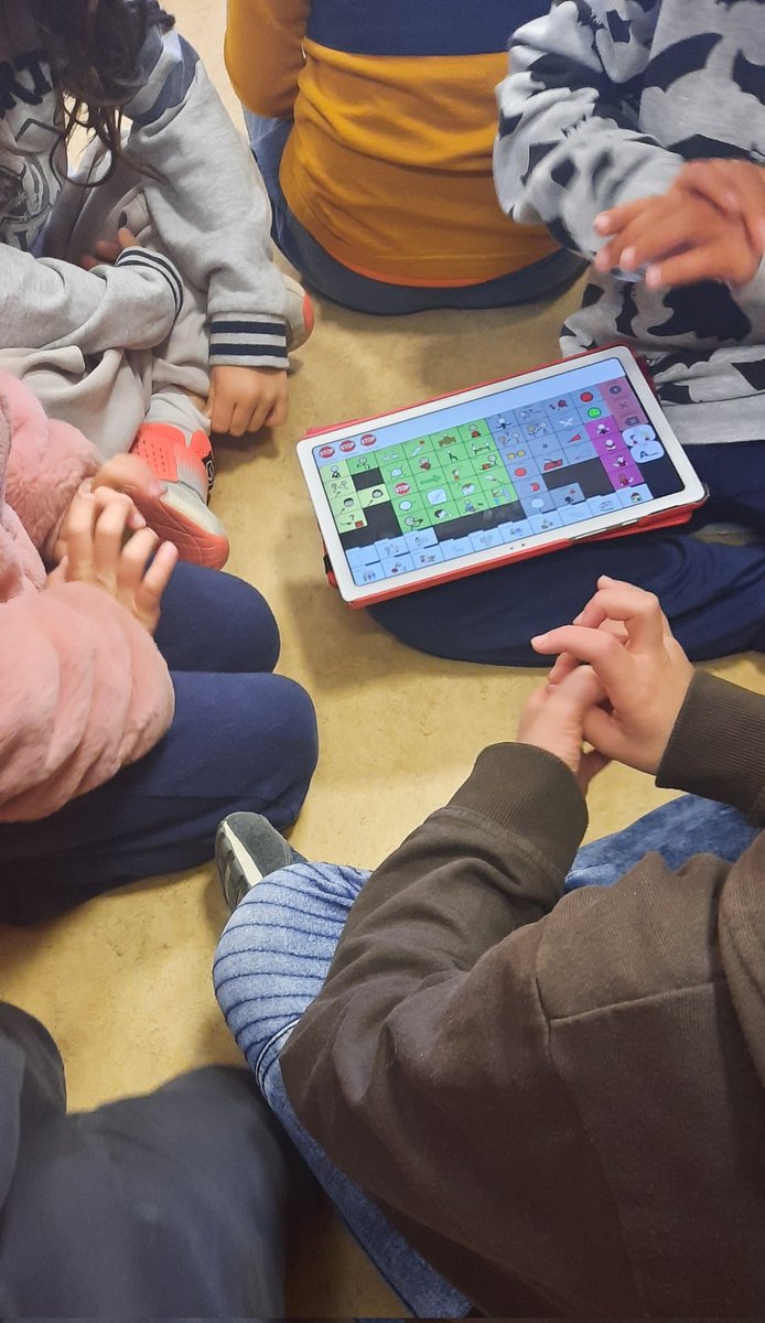 Formándonos con <a href="/AlfaSaac/">AlfaSAAC</a> y <a href="/amal_clm/">AMAL CLM</a> .

La importancia del grupo y el aprendizaje del SAAC en un contexto natural.

Si el aula de referencia conoce el uso del comunicador, tendremos un entorno accesible donde aumentarán las interacciones comunicativas y los vínculos emocionales