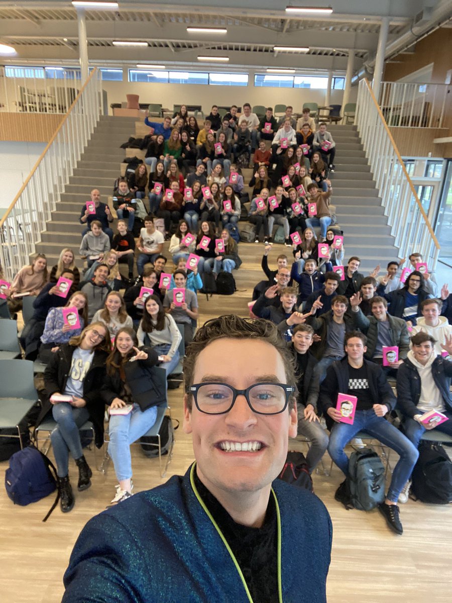 📚🎉💖 Hoe gaaf is dit! Gisteren twee keer met een groep van zo’n 100 leerlingen in gesprek gegaan over het boek #ConfettiRegen en jezelf kunnen zijn. Ze hadden het boek allemaal gelezen én er een toets over gemaakt - zo te gek! 🤩📚🎉 <a href="/Varendoncknews/">Varendonck College</a>