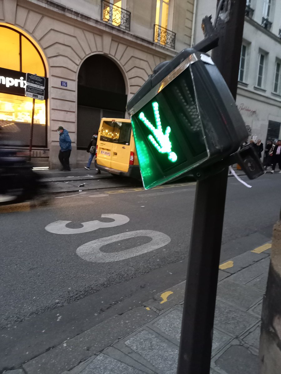 PegaseRosebud's tweet photo. @JCQDSE @danielino22 @Evesa_Officiel #Evesa auto coupure de courant
très symptomatique et révélateur des mentalités et leurs sens des responsabilités a assumer.
Hidalgo décomplexée décidément
sait si bien s'entourer 👌
#saccageparis https://t.co/KbsWDd0wuD