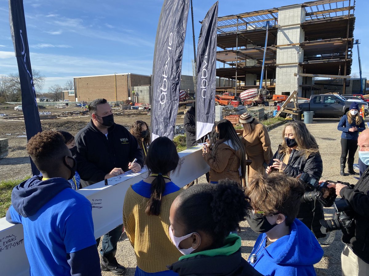 John_P_Price's tweet photo. Students staff and stakeholders gathered for the beam signing event at #newneal22 yesterday!   Look at that building in the background!   And the students in the foreground.  Bringing them together will be magical. Thank you ⁦@abbvie⁩ for your support! https://t.co/xeIDPHWeYD