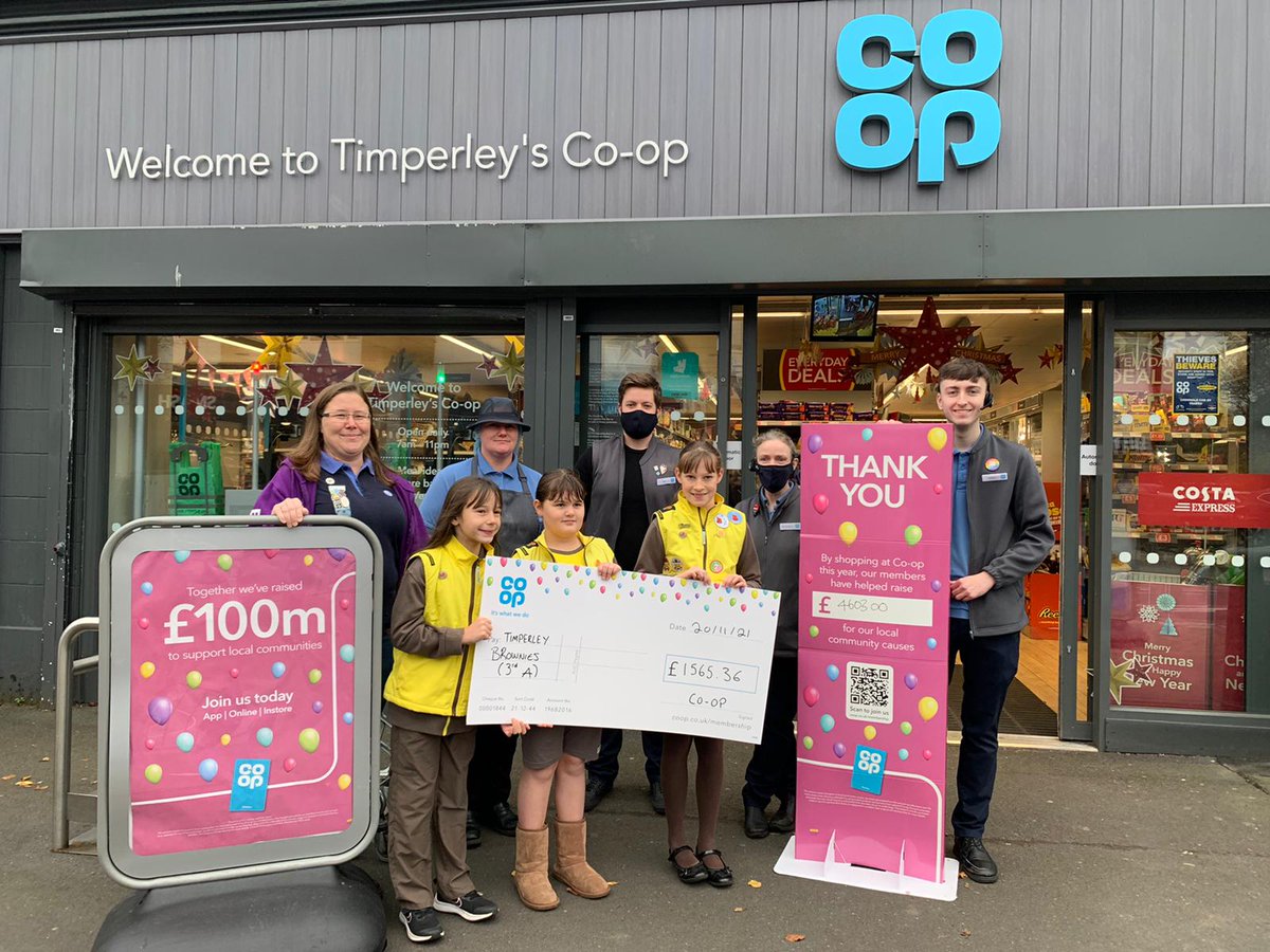 Celebrating community payout day at Coop Timperley…. A big thanks to all our members who help raise money for local causes every time they shop  🎉🎉 @coopuk @JoWhitfield_ #ItsWhatWeDo