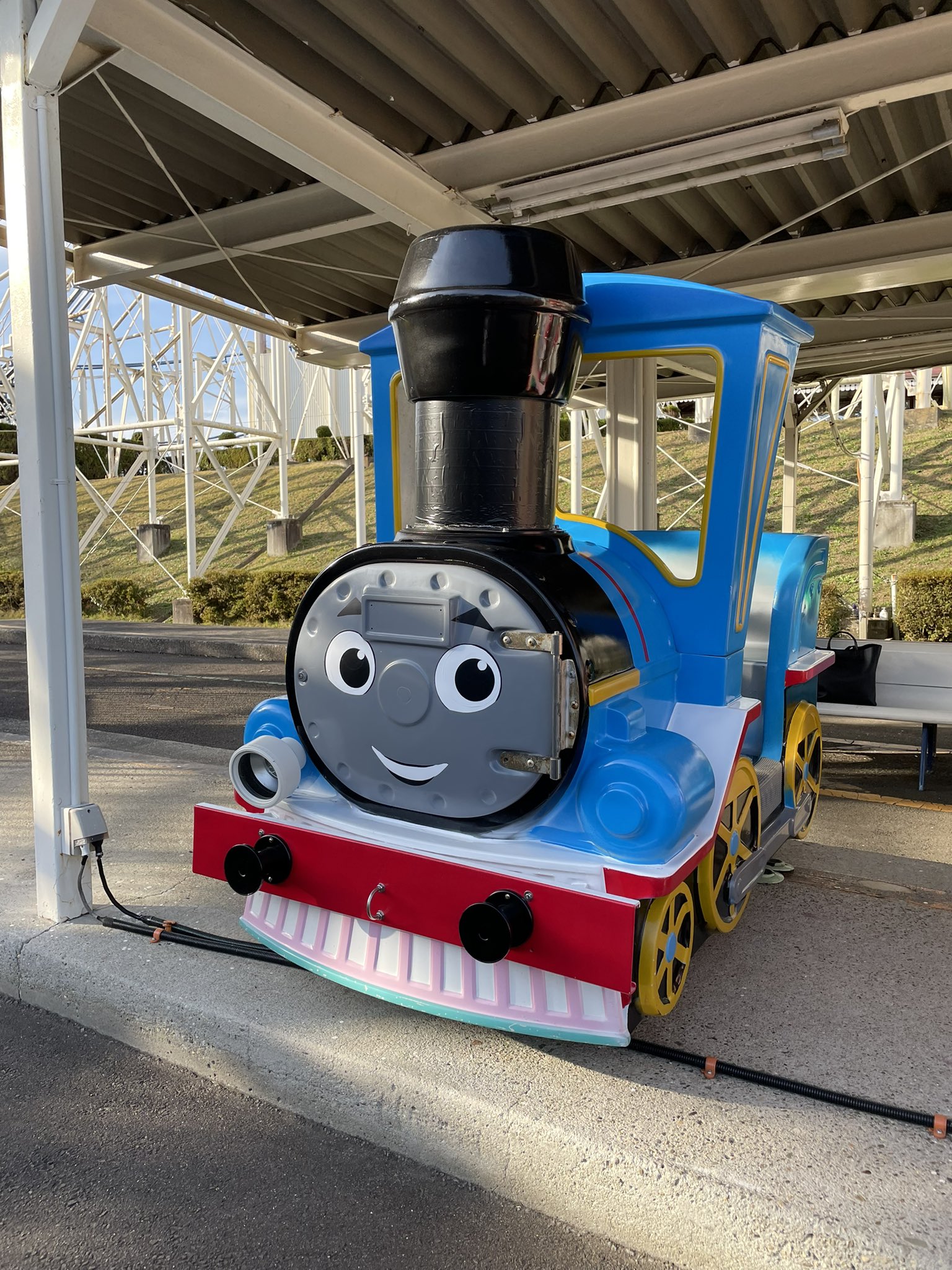 トリざかな Rt Gwg8a69scbr1olv 遊園地あった機関車の乗り物リペイントされてた しかも前に緩衝器にライト これは確信犯だな きかんしゃトーマス トーマス 遊具 T Co Wshtygqrks Twitter