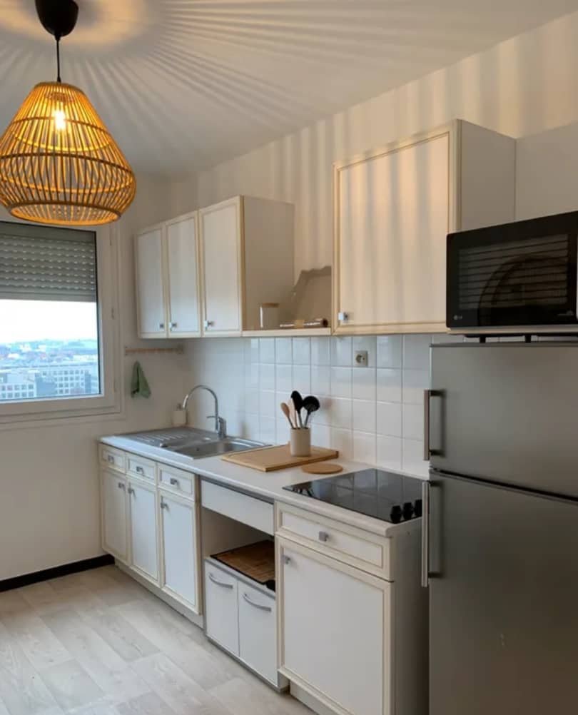 Alice66029323's tweet photo. Particulier loue appartement meublé, exposé sud-ouest, très ensoleillé avec une très belle vue sur Nantes et la Loire, situé sur l’île Beaulieu. Très bien équipé : cuisine équipée et aménagée, salon (canapé lit, bureau), belle chambre, SDB. Nombreux rangements (3 grands placards) https://t.co/vcN7wWtKt2