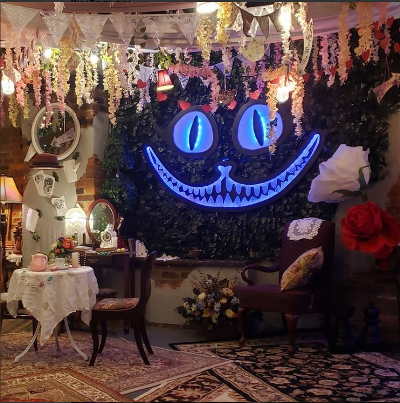 LeedsWaterside's tweet photo. It’s not always a good thing to go down the rabbit hole after a few cocktails, but when you’re taking part in the immersive Alice in Wonderland cocktail experience, it’s a different story! Running until 31 Jan 2022 at Wonderland Bar. https://t.co/o79nHpNViE https://t.co/mrtInzE7tt