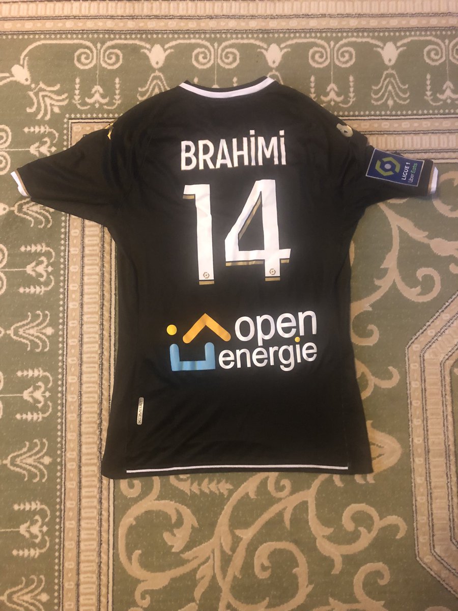 MohamedTERParis's tweet photo. Le maillot de Billal Brahimi est à remporter. 
Pour participer, suffit: 

🔄 RT ce tweet
➡️ Follow @MohamedTERParis 

Le tirage au sort aura lieu le 2 Décembre prochain à 18H45.

Prenez soin de vous &amp; vos proches. 
Excellent week-end !! https://t.co/PXTtp8YIRD