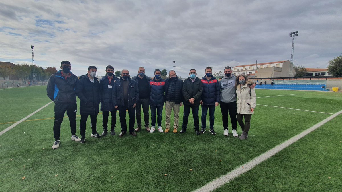 RFFM_oficial's tweet photo. 📍El presidente @PacoDiezRFFM y el vicepresidente de fútbol formativo @GuillermoLabor con el Alcalde de @A_Villaconejos #AdolfoPacheco, la concejal #AdelaMarín y directivos del @CDVSphera #GermánSánchez y #JavierBarrejon, con el delegado federativo #PabloPavón https://t.co/uhKsFCgZmU