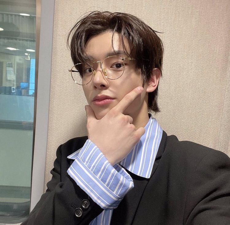 DZE_UNIPLUS's tweet photo. 일하는 중 🤳🏻
At work 🤳🏻

#UNIPLUS #WYBIE #유니플러스 https://t.co/7nuYmHChx0