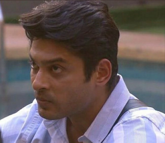 JhumeTahamina's tweet photo. When other BB fds asks Sid FC's to join in support of their fav contestants fd...

FC's are like...
"Tereko bola tha apni army apne border ki andar rakh, jisdin army nikli...tehes nehes macha dunga border ki andar- Samjha😡"...
#SidharthShukla #SidHearts

(JFF) https://t.co/rXIZ9IOlQK