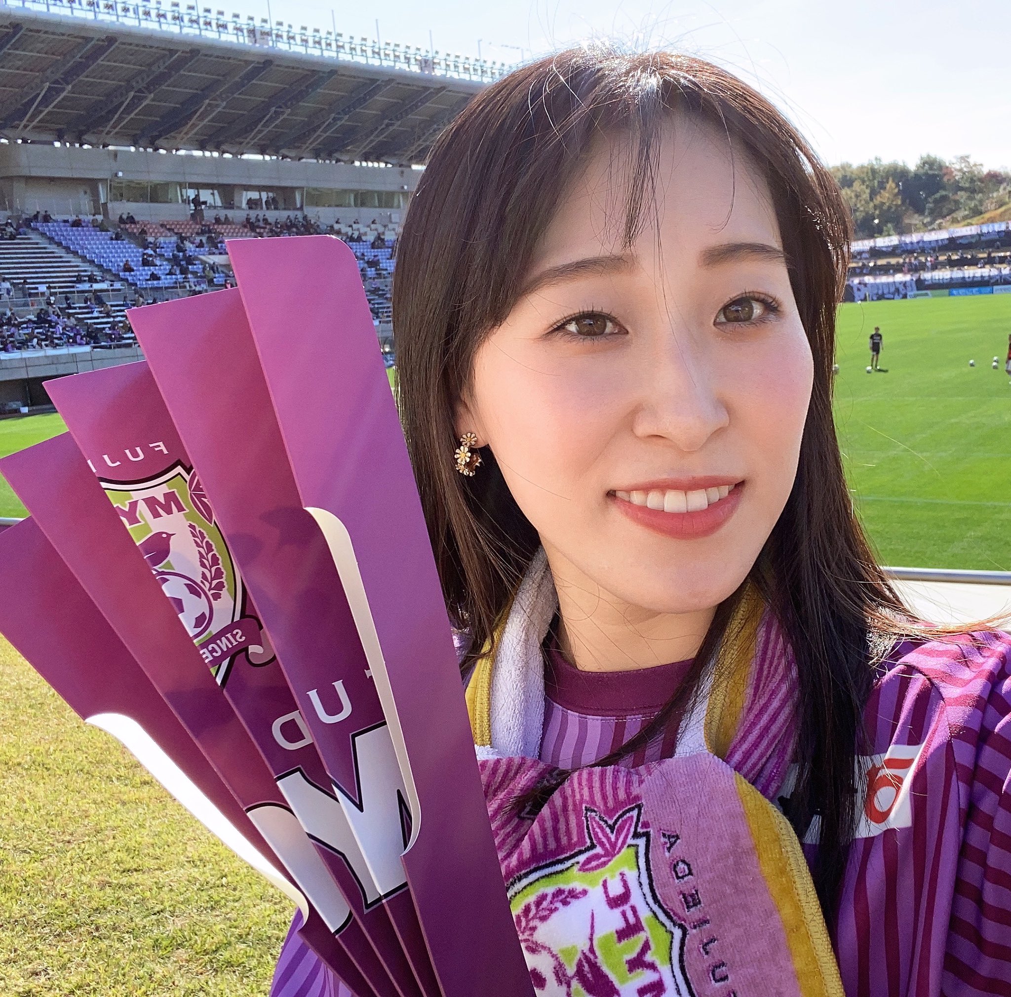 溝垣杏奈 ご縁があって今日は藤枝myfc 応援したくなっちゃうチームです 紫色も似合いますでしょうか 笑 藤枝サポの皆さんありがとうございました 藤枝 藤枝myfc Jリーグ Jリーグ女子 Jリーグすきな人と繋がりたい Jリーグがある週末