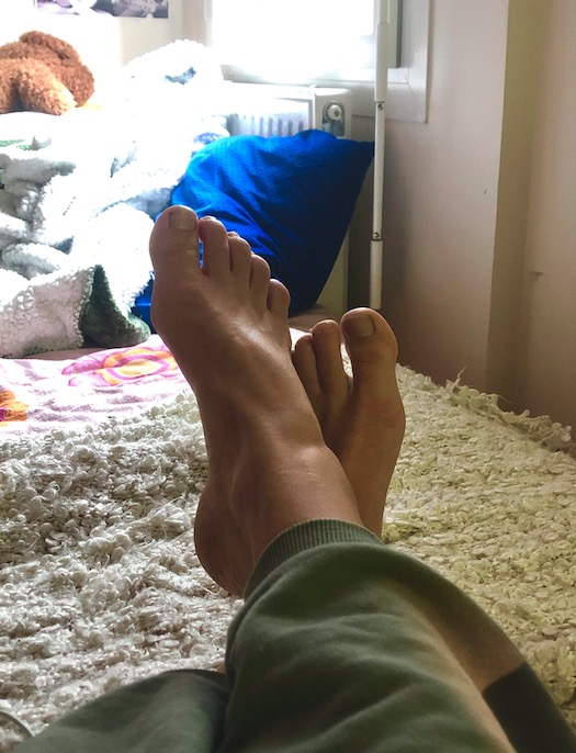 JolisPieds75's tweet photo. good day everyone ! 
help me get art supply !! DM, ready to talk 😘😘
#feet #foot #pieds #feetpic #moneyslave https://t.co/3V6JbDcIVj