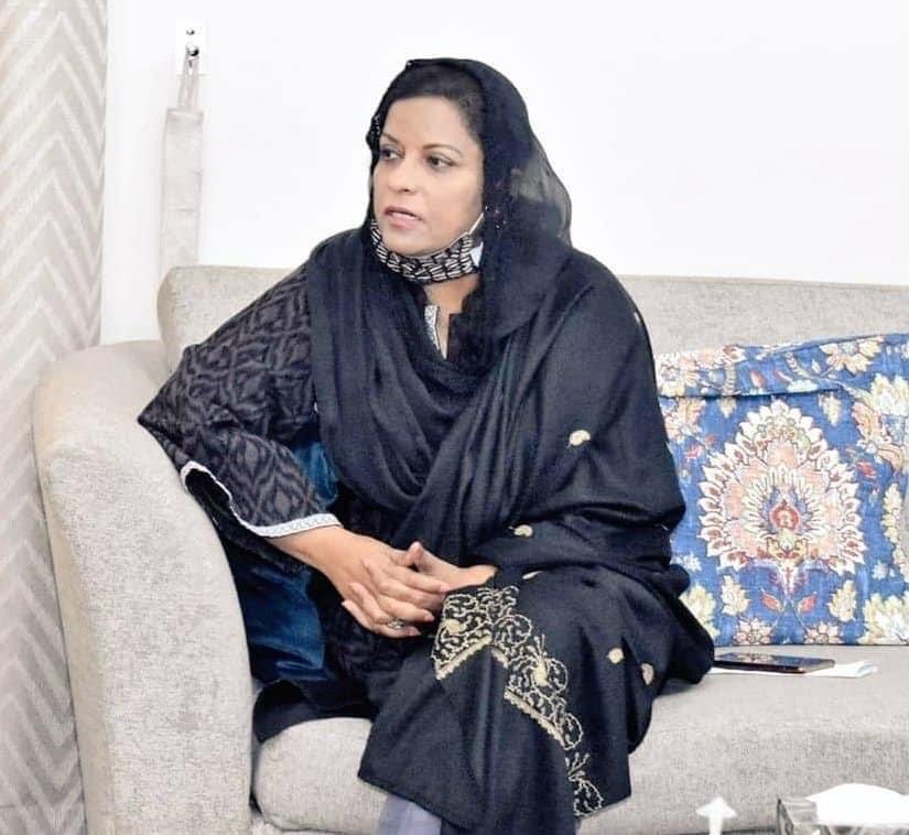 پاکستان پیپلز پارٹی کی مرکزی رہنماء و رکن قومی اسمبلی ڈاکٹر نفیسہ شاہ نے خیرپور کی ٹاؤن کمیٹی ببرلوٕ میں 8 سالہ معصوم بچے کانا کمار کو بدفعلی کے بعد بیدردی سے قتل کیے جانے والے دلخراش واقعہ پر گہرے رنج اور افسوس کا اظہار کیا ہے۔
<a href="/BBhuttoZardari8/">@BBhuttoZardari</a> <a href="/ShahNafisa/">Nafisa Shah</a> <a href="/PPPsukkur/">PPP Sukkur</a>