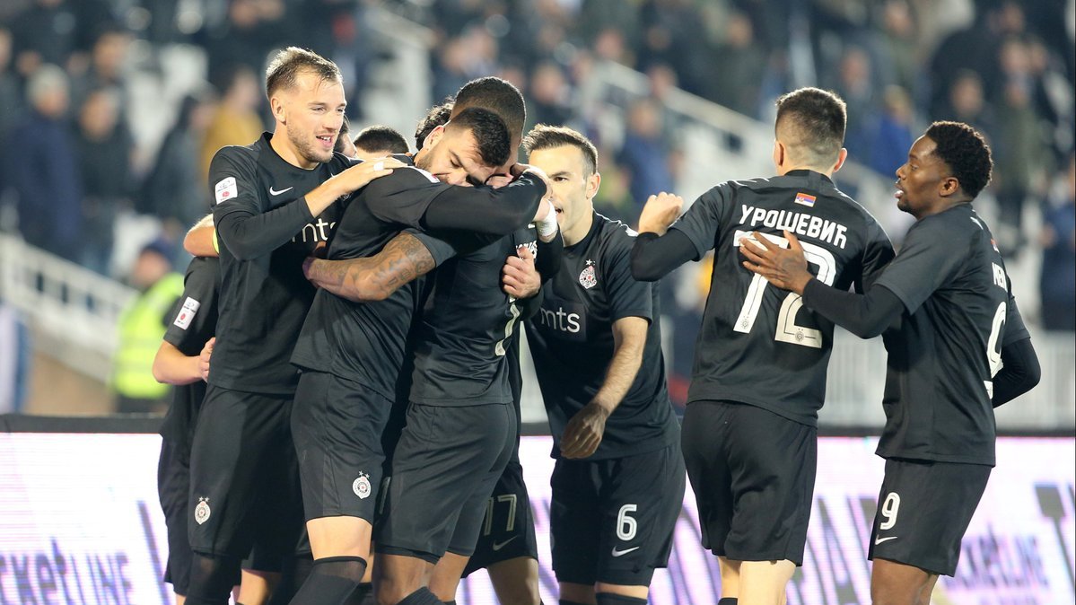 футбол партизанах. форма партизан белград. партизан футбольный клуб белград форма. фк динамо москва нацисты. партизан сербия.