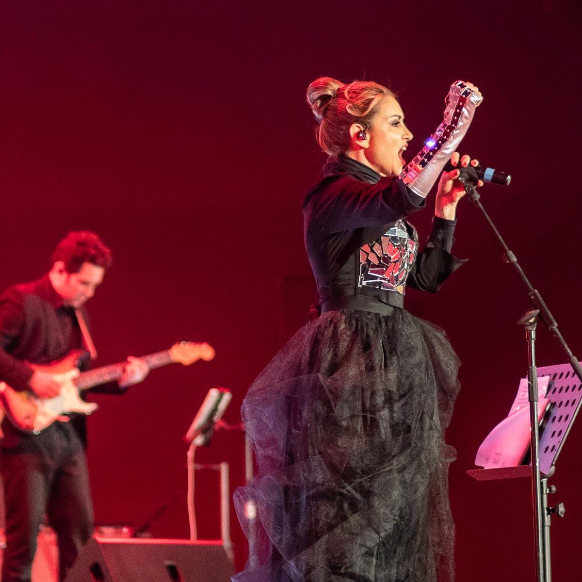 تفاعل رائع يا أهل #الرياض 
المسا آخر حفلة، كونوا كتار 💐

من حفل #قرية_زمان 💛✨