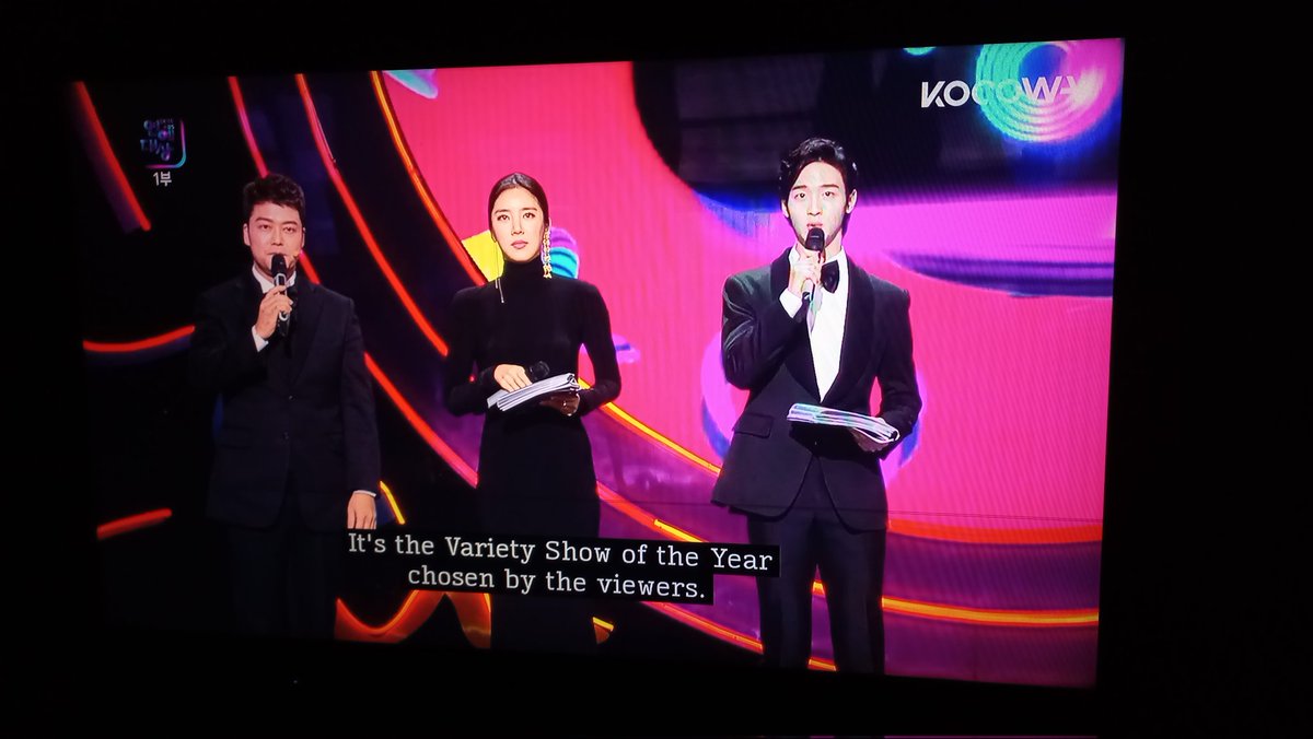 bici_gab's tweet photo. Es la primera vez que tengo Viki Plus ♡♡♡♡ ando chiflada yo 가비 😅
  y estoy viendo los Premios KBS Entertainment 2019 y sale #KimSeoHo y yo hahahaha  emoción 😍🤩
#VikiPlus 
#kdramas https://t.co/JUi4LMKte0