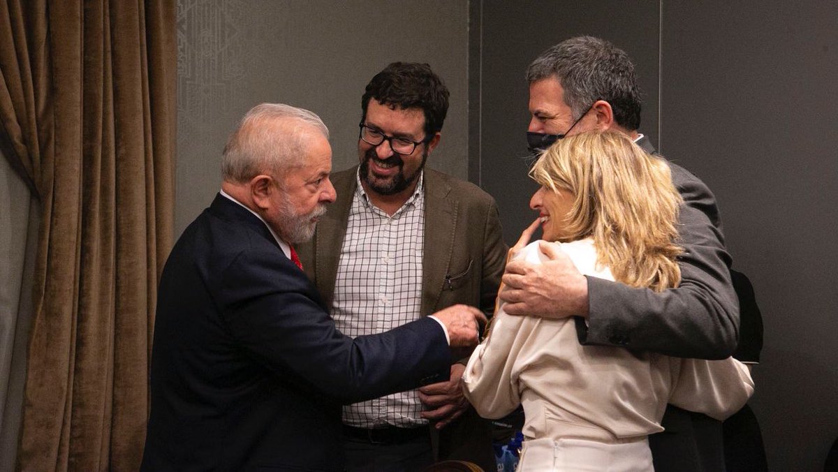 pablogentili's tweet photo. Con Lula, Yolanda Díaz y Joaquín Pérez Rey, secretario de empleo del gobierno español. Figuras excepcionales que expresan la vitalidad del progresismo como alternativa a la ofensiva neoliberal, neofascista y ultraconservadora de la derecha en América Latina y Europa.
🇦🇷🇧🇷🇪🇸 ✊🏼✌🏼 https://t.co/eNwBLpJSrQ