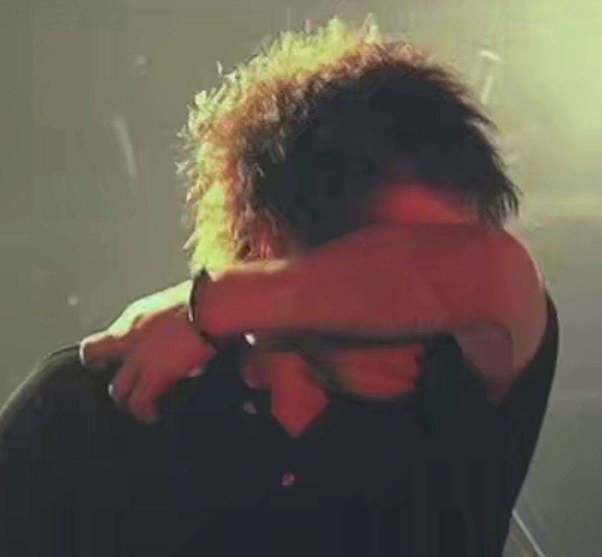10969x3TR's tweet photo. Taka when they finished their first tour and Taka when they finished their first online concert 😭😭 https://t.co/gR0WhIG5O8