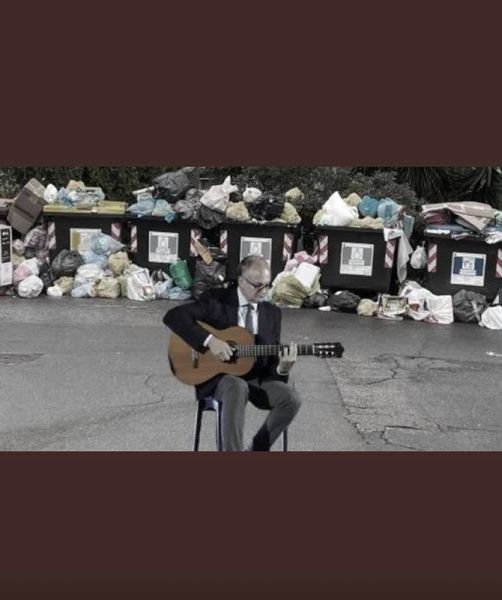 AlessandraOdri's tweet photo. Il Sindaco Gualtieri ha previsto un bonus di 360 Euro ai netturbini che non si daranno malati. Vergognoso!Allora parte dal presupposto che nessuno è realmente malato e che i medici compilerebbero certificati falsi! Assurdo prevedere un incentivo per chi si degnerebbe di lavorare. https://t.co/ny6uMLmLeO