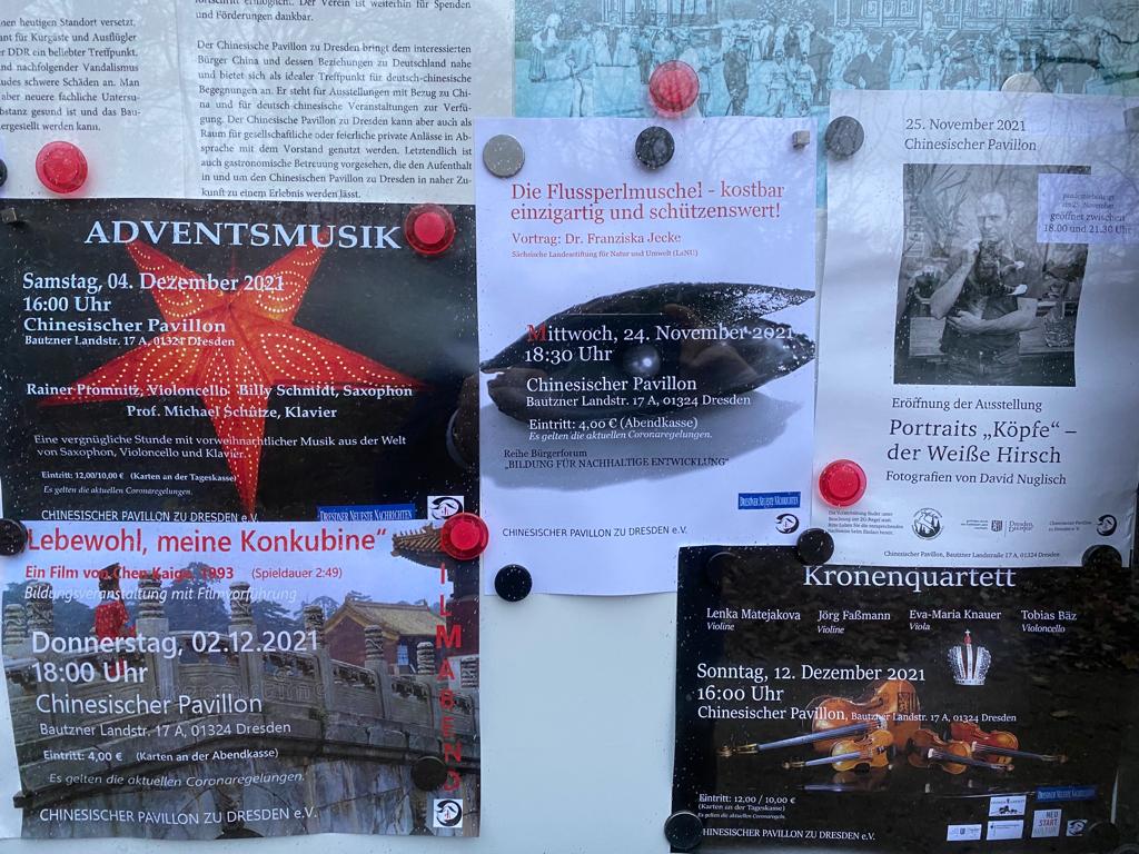 Schweren Herzens sagt der Chinesische Pavillon alle Veranstaltungen bis zum 12. Dezember ab. Für die Ausstellung "Portraits - Köpfe vom Weißen Hirsch" überlegen wir uns eine coronakonforme Schaufenster-Lösung. 

Bleiben Sie gesund! Wir sehen uns nach der Pandemie um 18.30 Uhr !