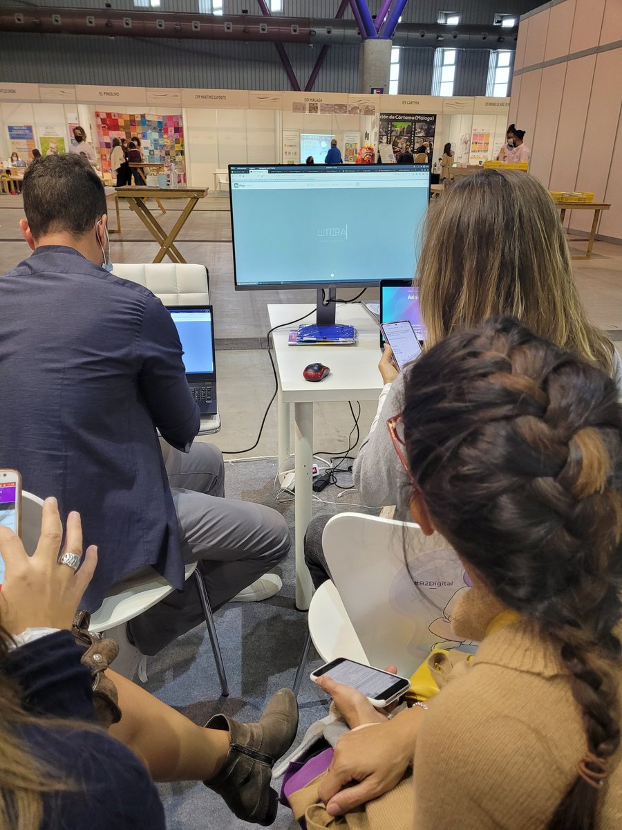 Aprendemos a crear una página web con nuestros amigos de <a href="/AoniaLearning/">AoniaLearning</a> #CongresoInnovacionEduAnd #competenciadigital #claustrovirtual #educacion