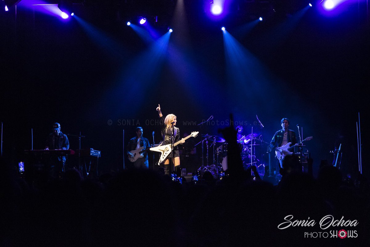 soniaoo's tweet photo. #PhotoShows @miriamrmusic_ ruge con fuerza en la sala @BARTSbcn con su gira #LaDirecciónDeTuSuerte ⚡️🦁🤘🏼
Más 📷 en el enlace 👇🏼!
https://t.co/1Kx8BmJXeM
#MiriamRodriguez #TourLDDTS #TourLDDTSBcn #LDDTS #LDDTSBarcelona #BartsBcn #Barcelona #CulturaSegura https://t.co/DtiZaffSAv