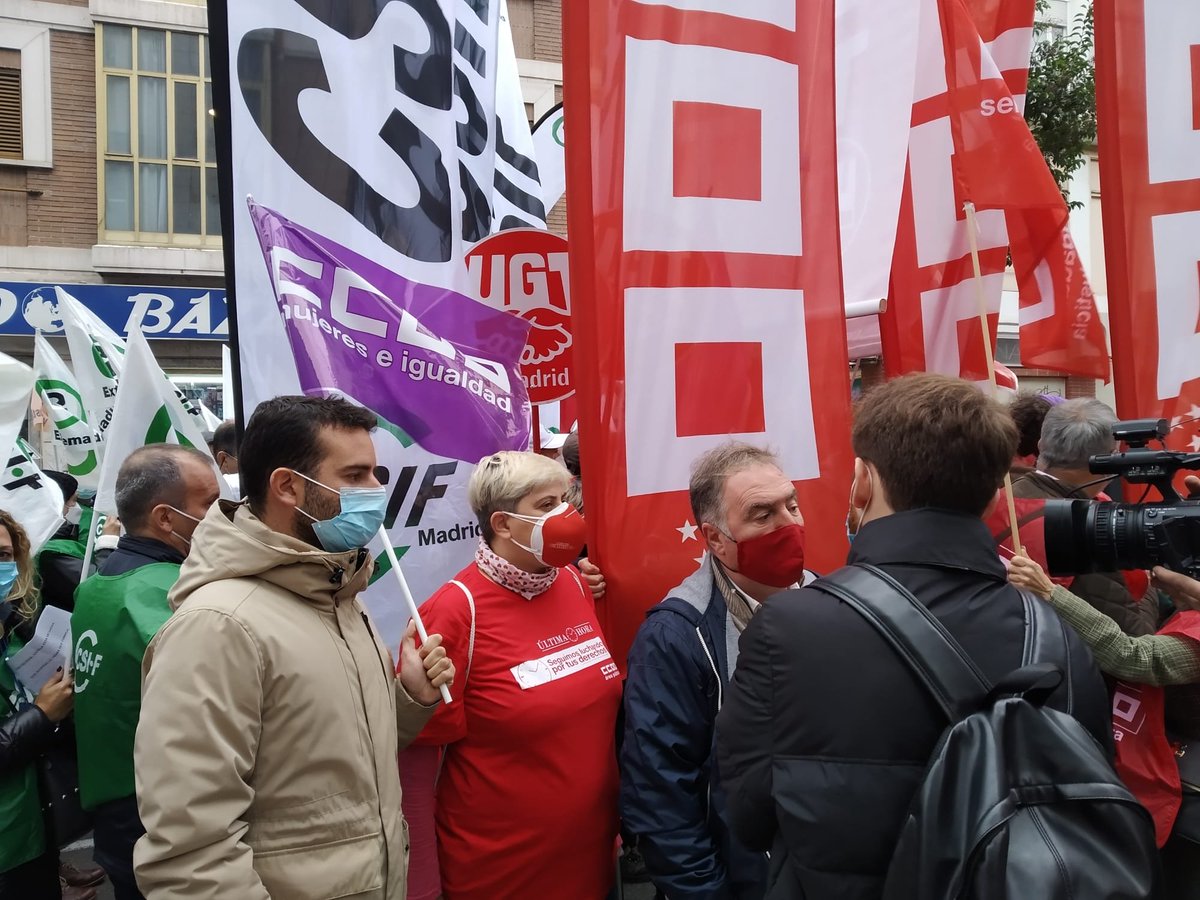 FSCdeCCOO's tweet photo. ‼️📢 Multitudinaria manifestación del personal de Justicia no transferido a las CCAA, que demanda a Hacienda y Justicia incrementos salariales en línea con los de las autonomías con competencias en este ámbito ✊🏼💪🏼💪🏼 https://t.co/a6v10lxKdA