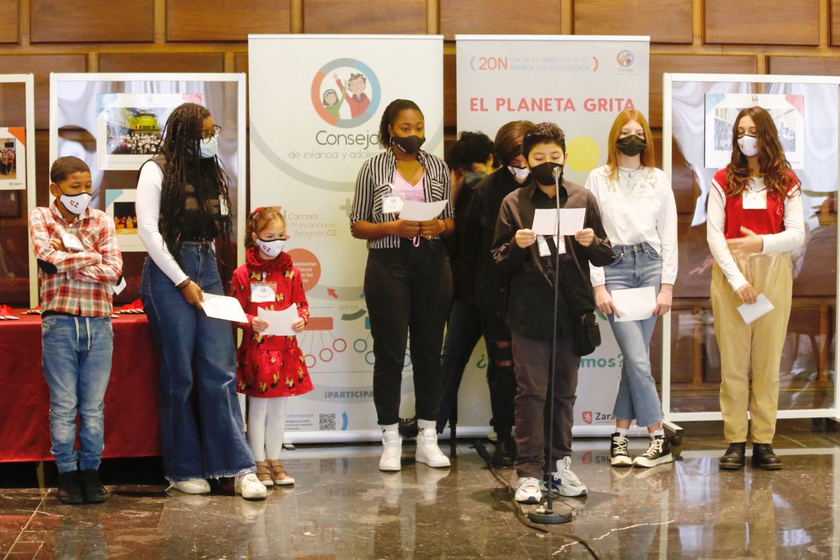 zaragoza_es's tweet photo. El Consejo de la Infancia y de la Adolescencia se ha constituido este sábado en un acto en el Ayuntamiento de Zaragoza, coincidiendo con el Día Internacional de los derechos de los niños/as y adolescentes. 
Sus integrantes han trasladado sus propuestas para mejorar la ciudad.👏 https://t.co/CKJ9hwSC0p